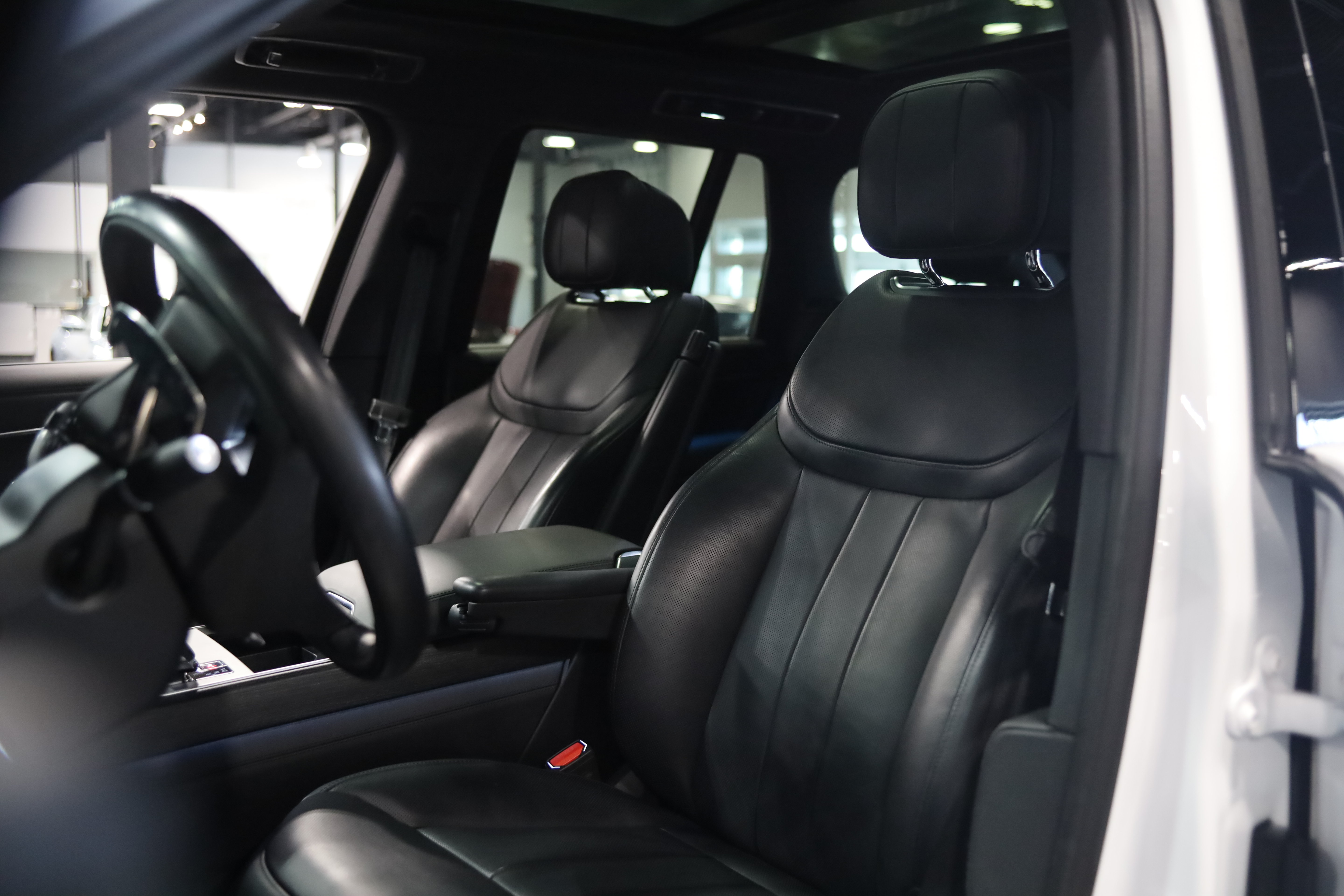 Used 2024 Land Rover Range Rover SE AWD/4WD image 17