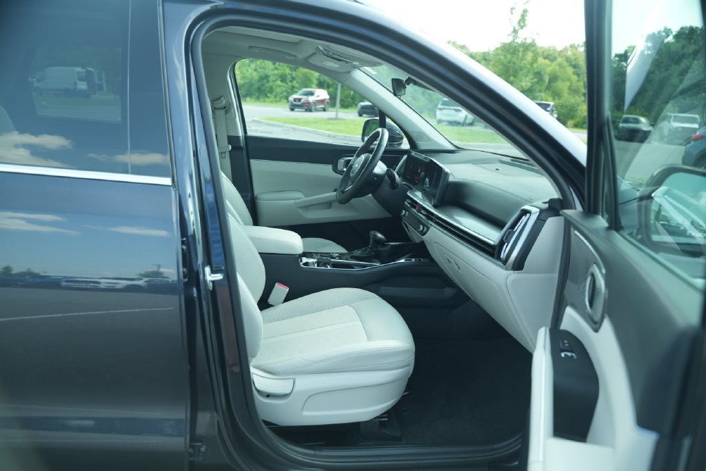 Used 2025 Kia Sorento S w/ Panoramic Sunroof Package FWD image 23