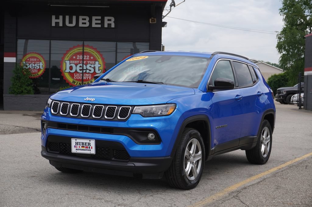 Used 2024 Jeep Compass Latitude AWD/4WD image 3