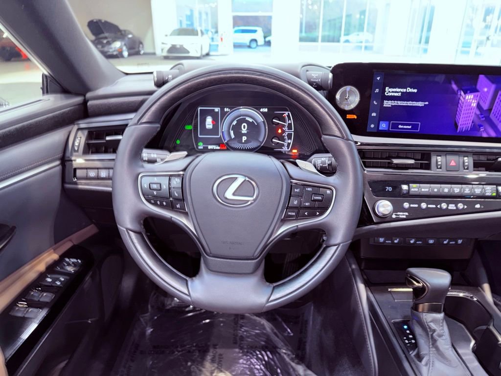 Used 2024 Lexus ES 300h w/ Luxury Package image 19