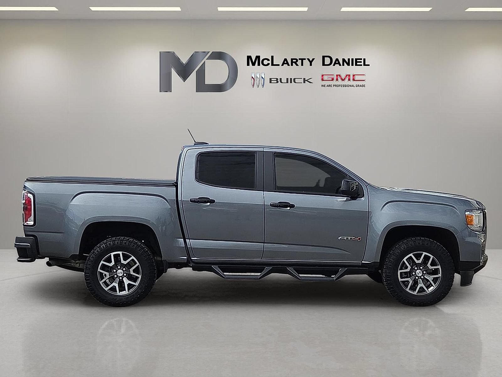 Certified 2022 GMC Canyon AT4 w/ Trailering Package AWD/4WD image 15