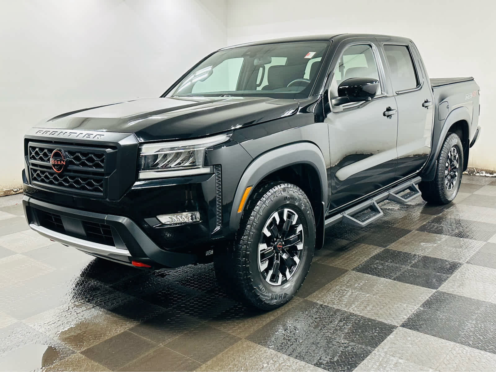 Used 2023 Nissan Frontier PRO-4X w/ Pro Convenience Package image 1