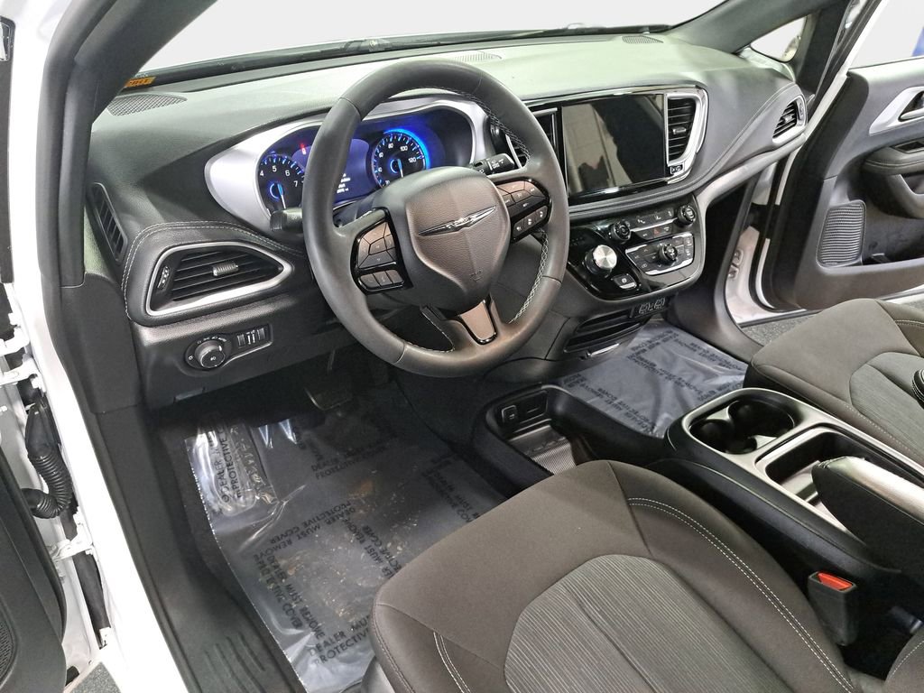 Certified 2024 Chrysler Pacifica Touring image 19
