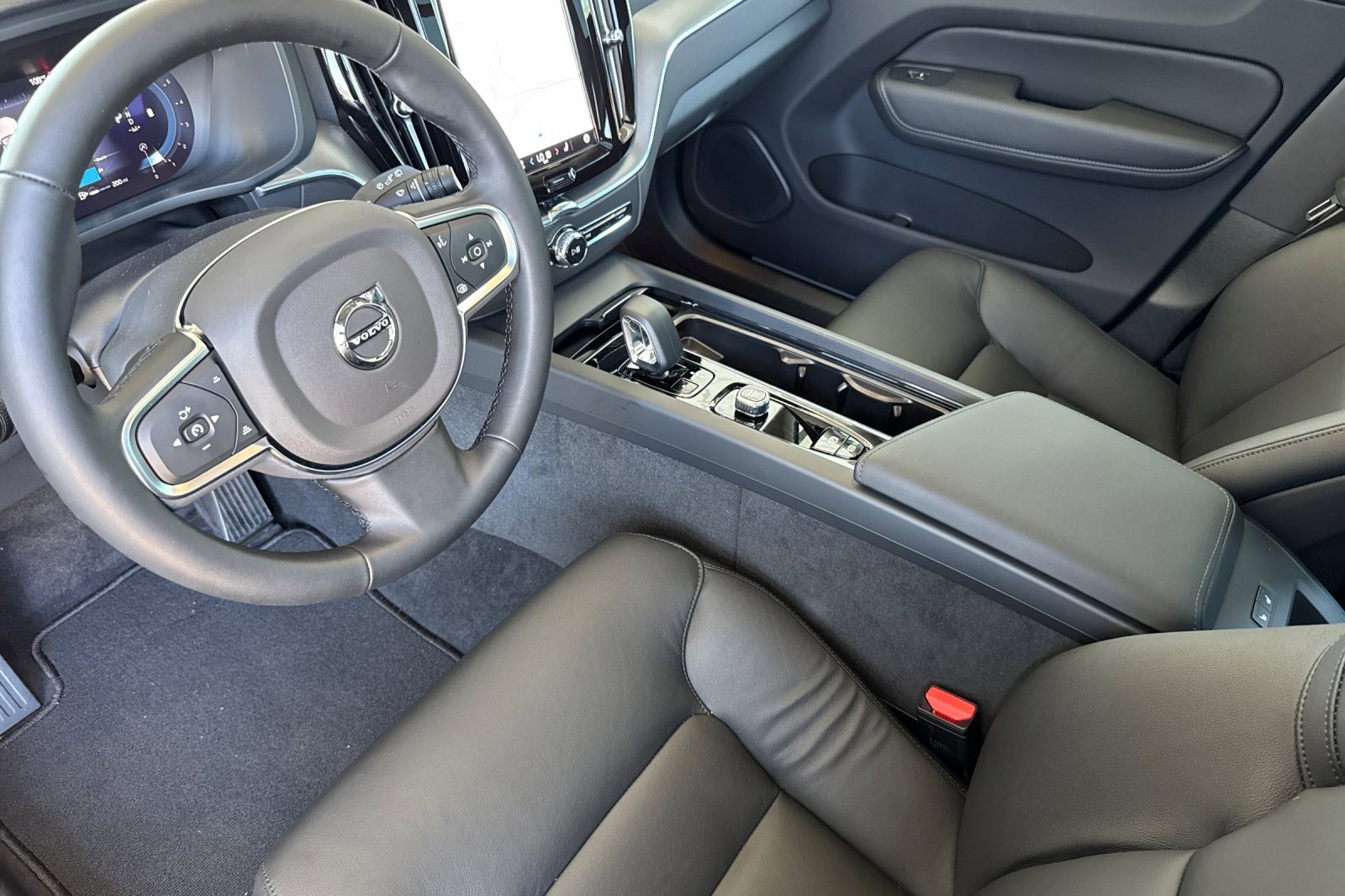 New 2025 Volvo XC60 B5 Core w/ Protection Package Premier image 9