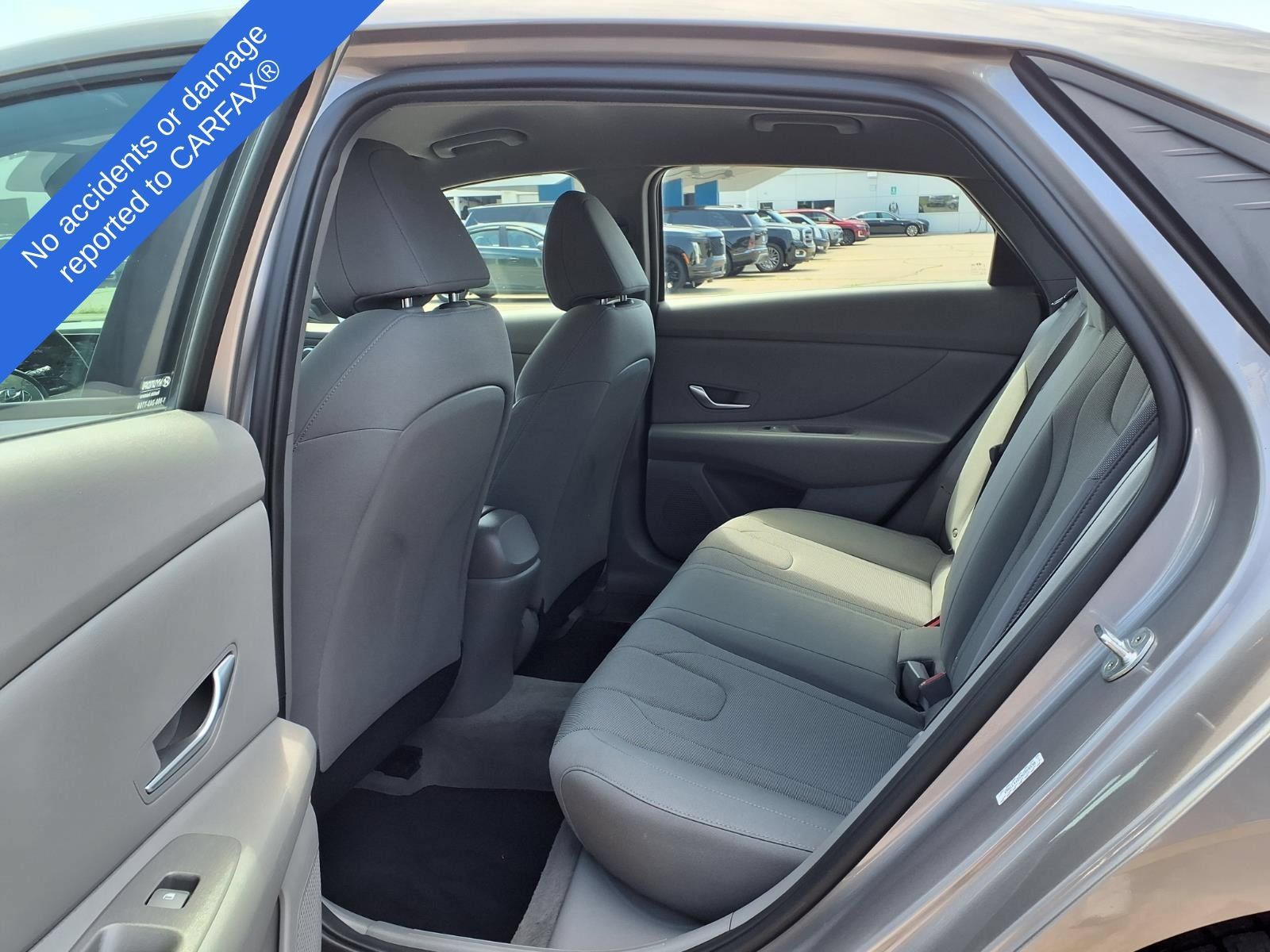 Used 2022 Hyundai Elantra SE FWD image 11