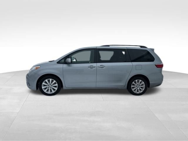 Used 2015 Toyota Sienna AWD image 3