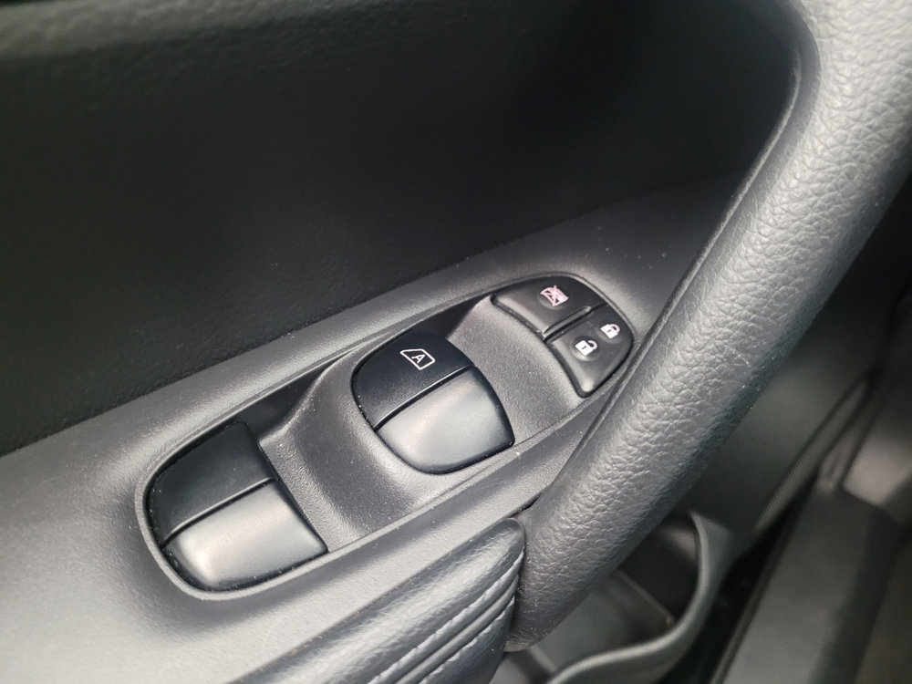 Used 2015 Nissan Rogue SV FWD image 27