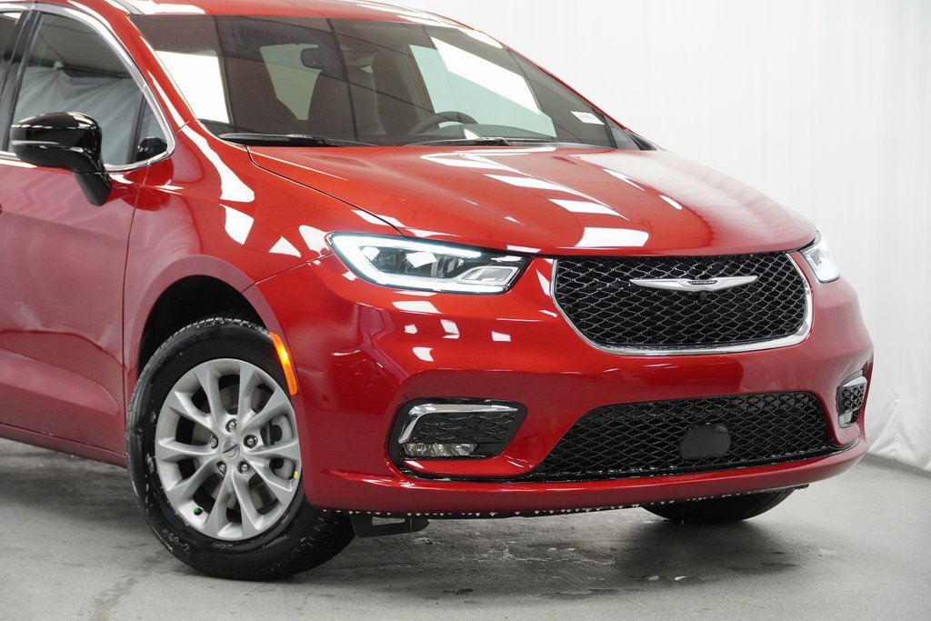 Certified 2025 Chrysler Pacifica Select image 3