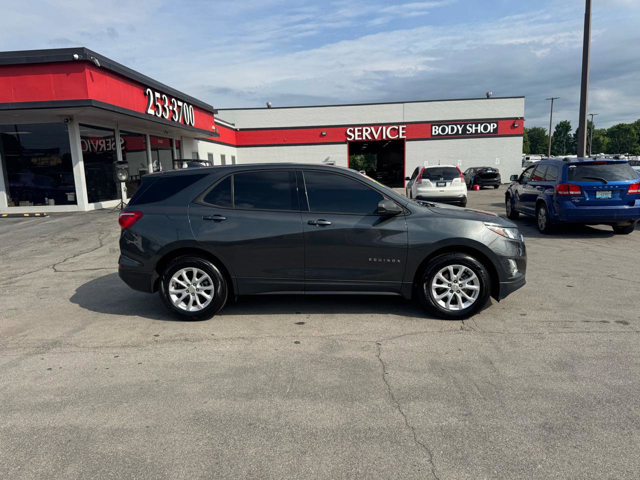 Used 2019 Chevrolet Equinox LS w/ LS Convenience Package FWD image 2
