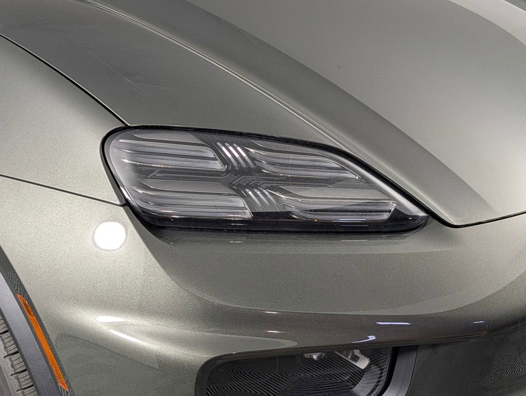 New 2026 Porsche Macan 4S Electric image 16