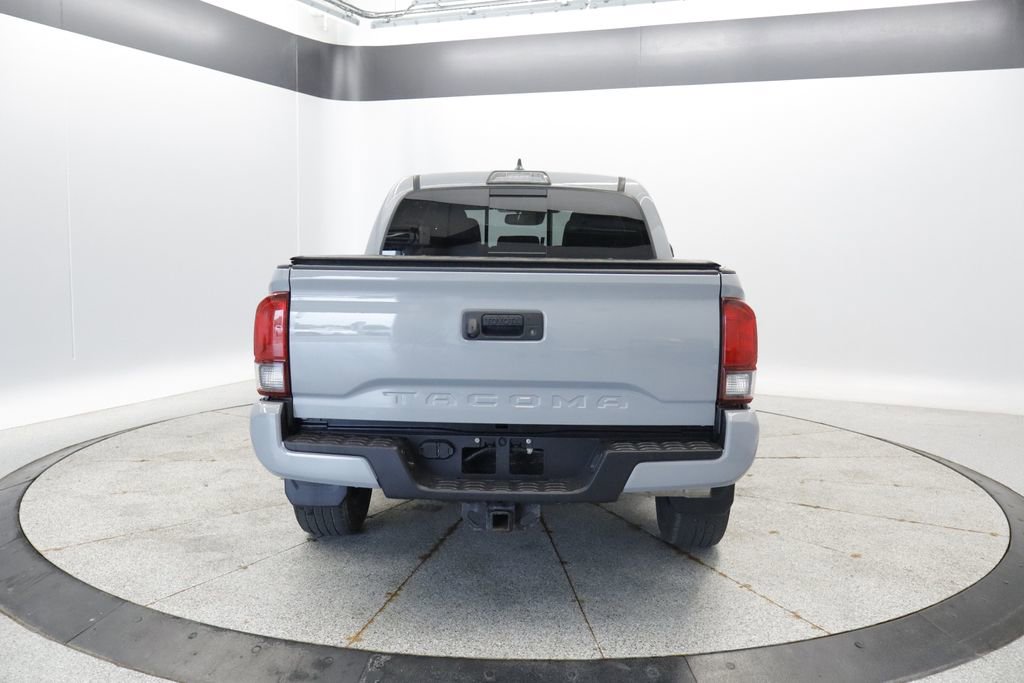 Used 2018 Toyota Tacoma TRD Off-Road AWD/4WD image 4