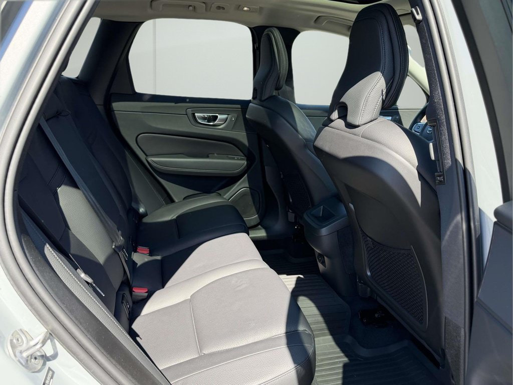 Used 2024 Volvo XC60 B5 Plus w/ Protection Package Premier AWD/4WD image 12