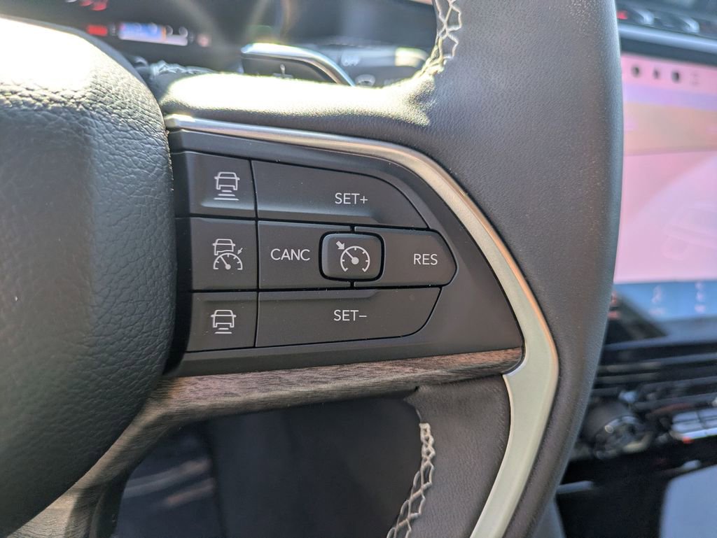 Used 2025 Jeep Grand Cherokee Limited image 19