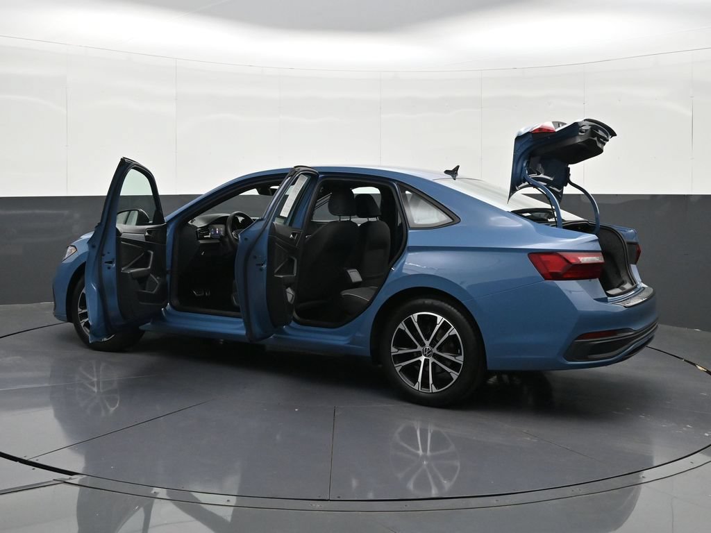 Used 2025 Volkswagen Jetta Sport FWD image 41