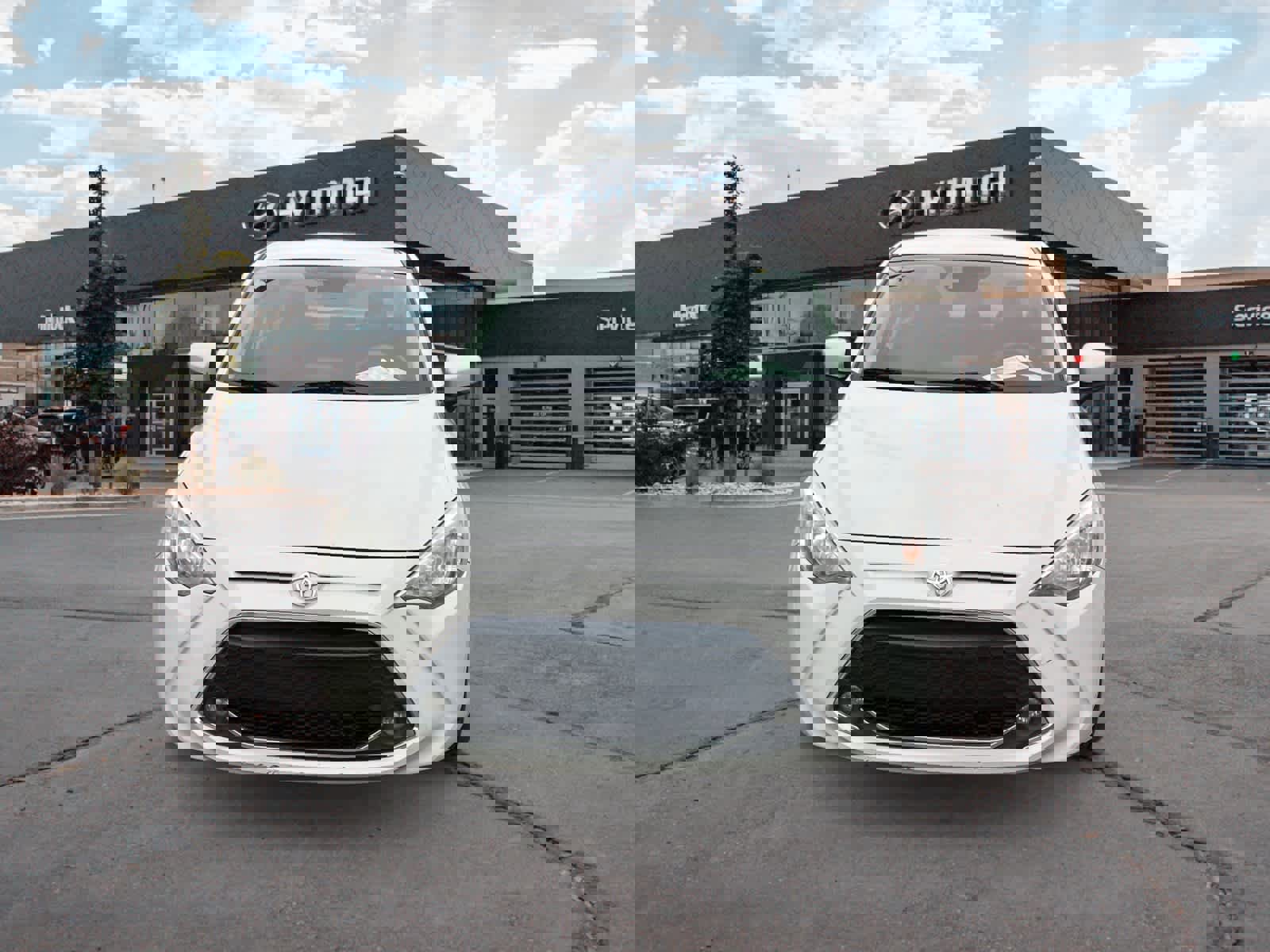 Used 2019 Toyota Yaris LE image 8