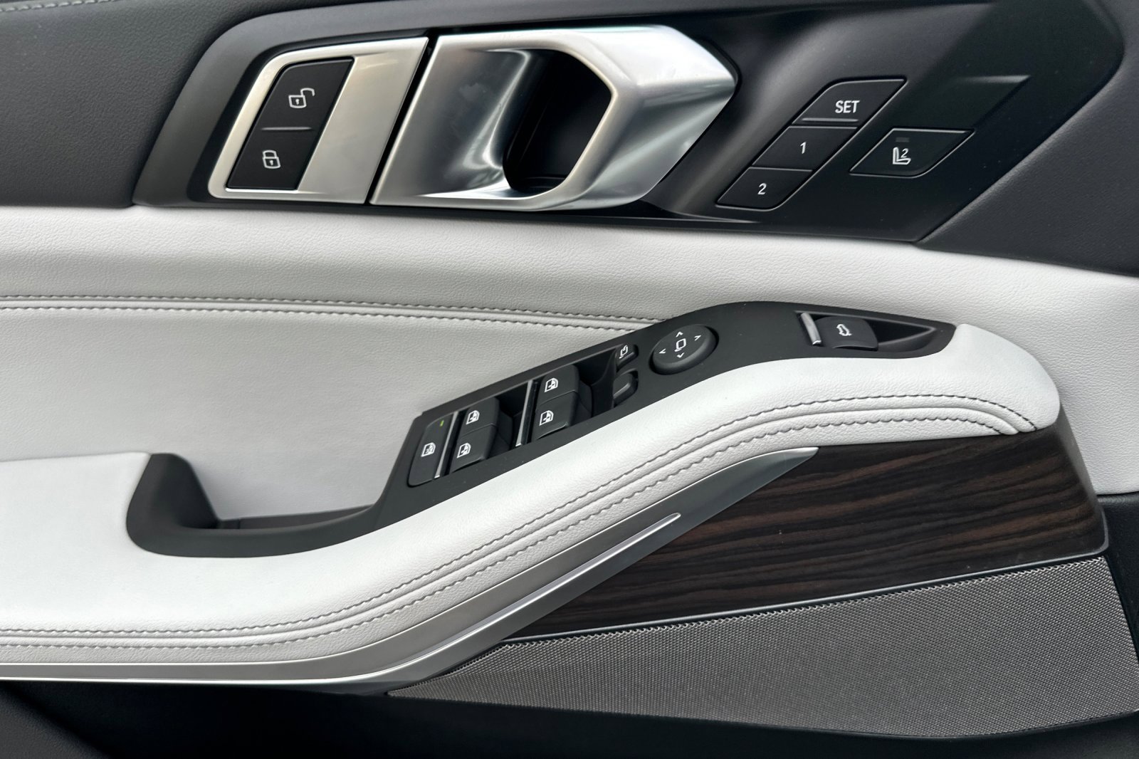 New 2026 BMW X5 xDrive40i w/ M Sport Package image 8