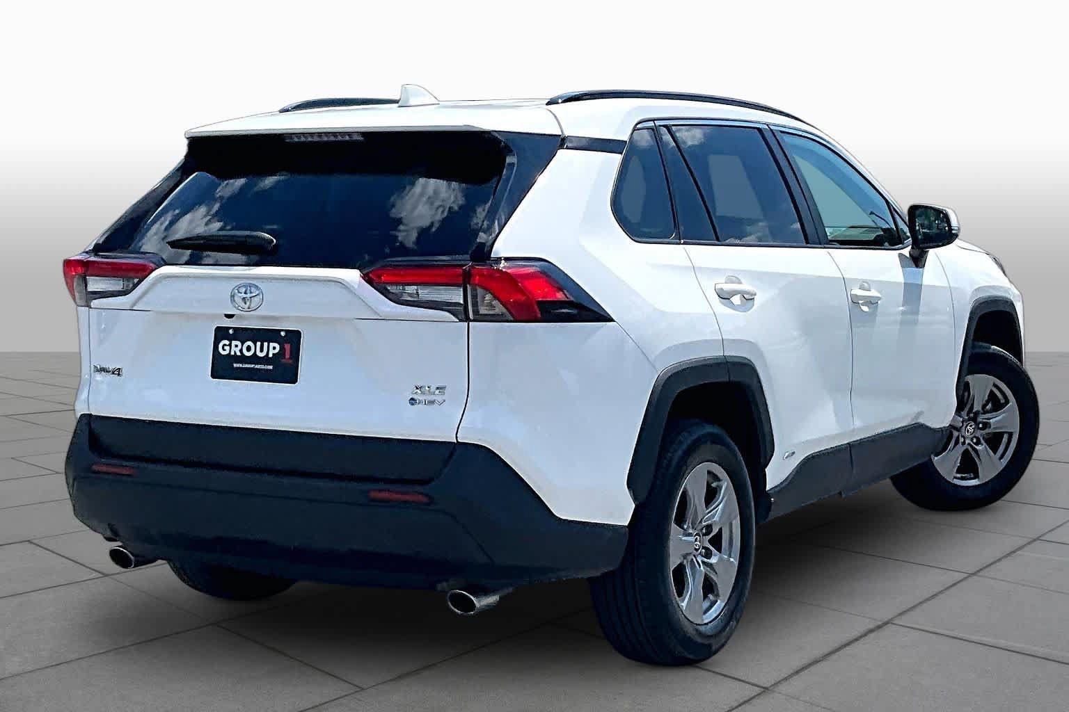 Used 2025 Toyota RAV4 XLE AWD/4WD image 13