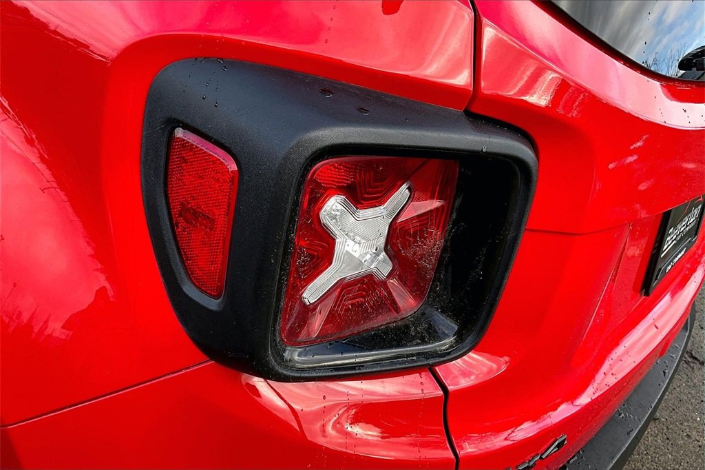 Used 2018 Jeep Renegade Sport w/ Power & Air Group image 29