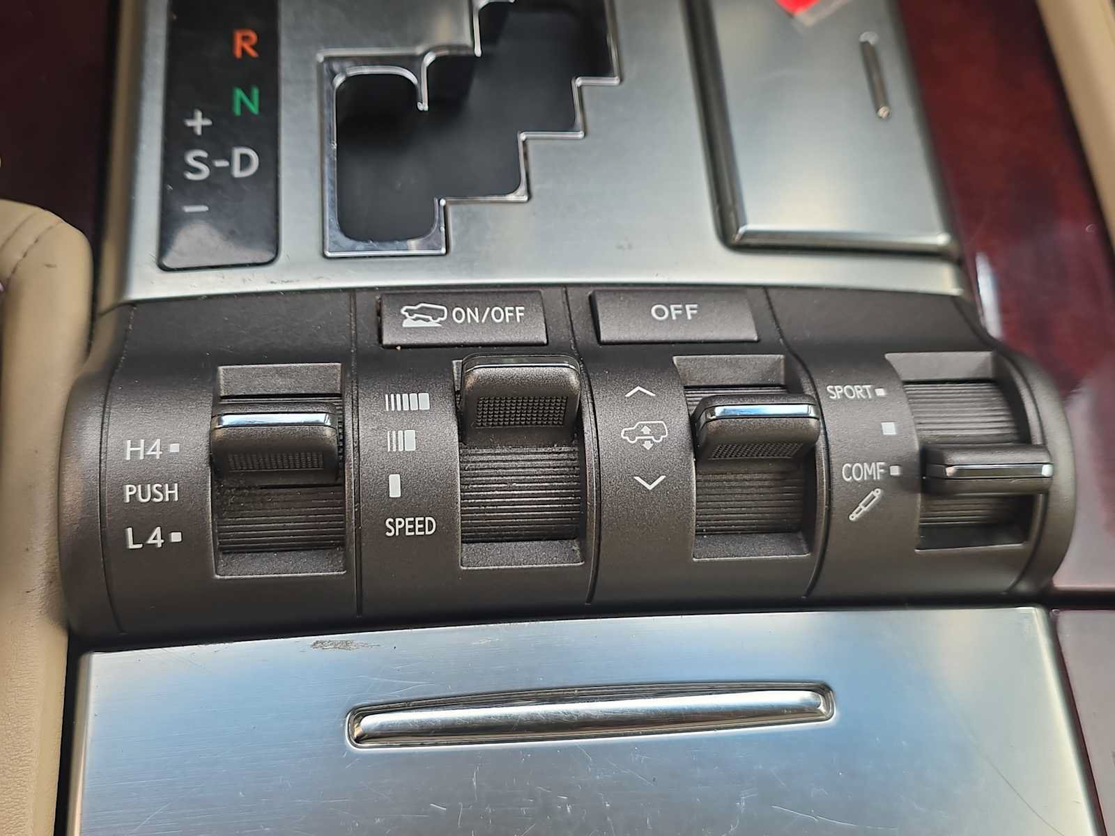 Used 2011 Lexus LX 570 4WD w/ Luxury Pkg image 24