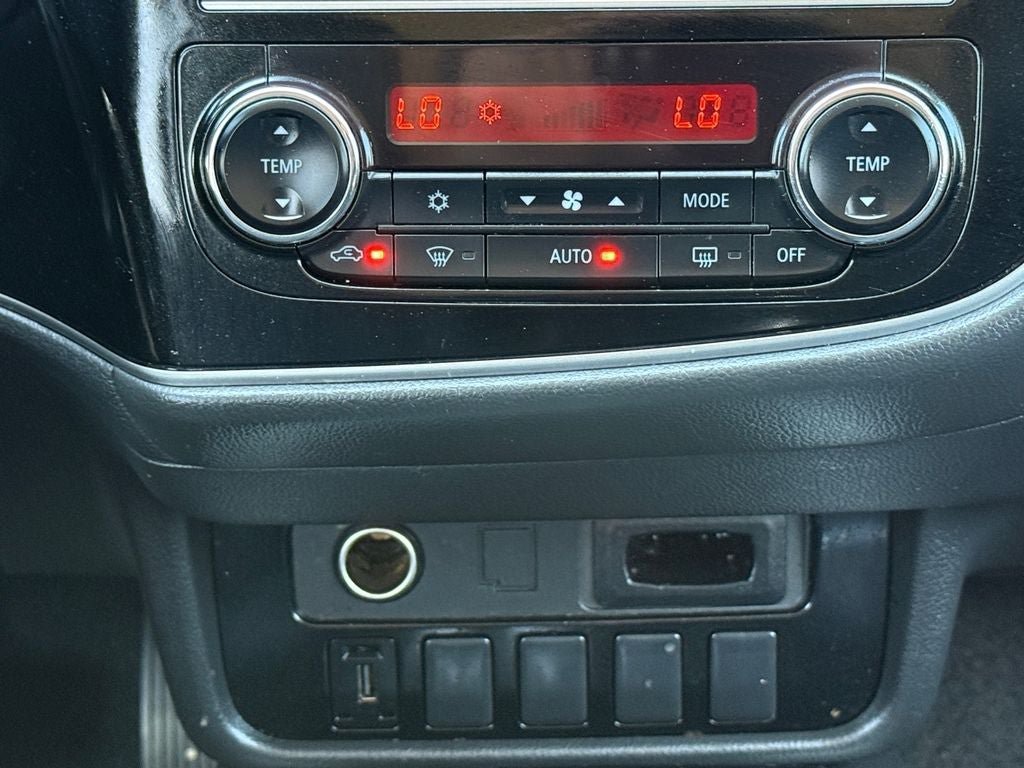 Used 2019 Mitsubishi Outlander SE FWD image 26
