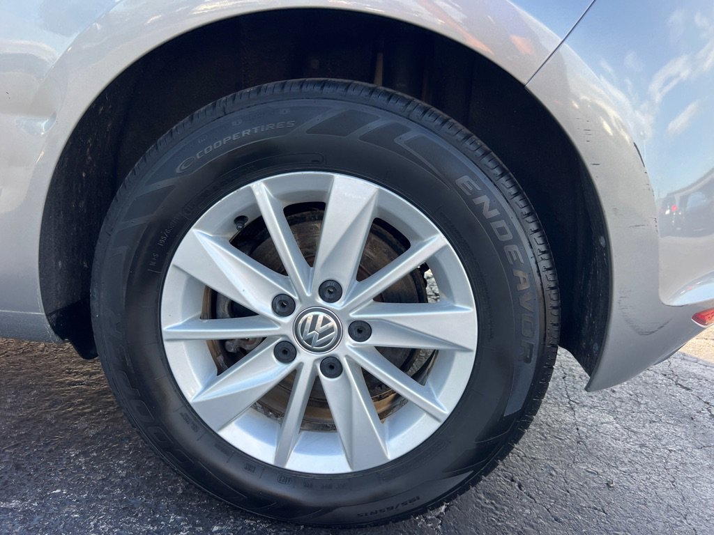 Used 2015 Volkswagen Golf S image 35