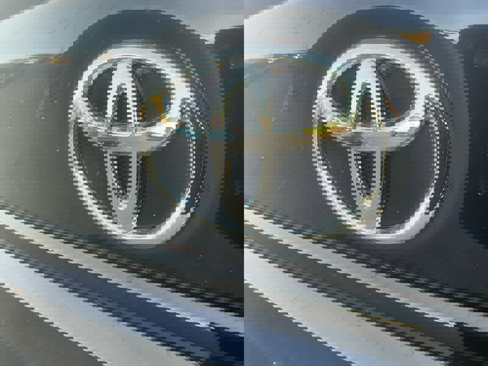 Used 2022 Toyota Corolla SE w/ Carpet Mat Package (TMS) image 22