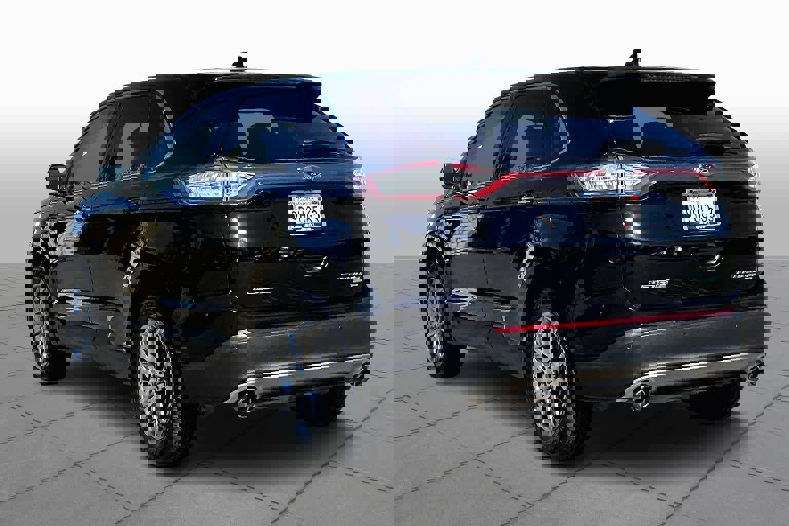 Used 2017 Ford Edge Titanium w/ Technology Package image 11