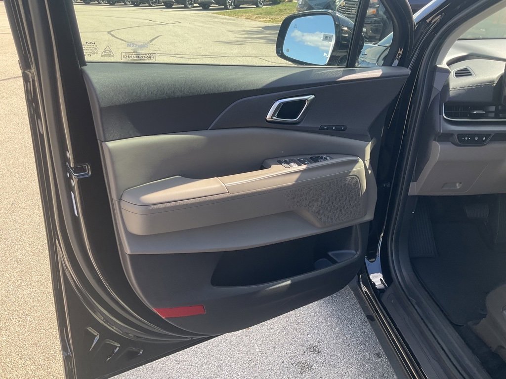 New 2026 Kia Carnival SX image 9