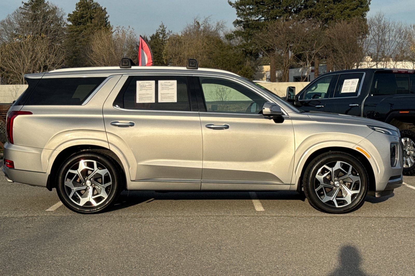 Used 2022 Hyundai Palisade Calligraphy w/ Winter Package FWD image 3