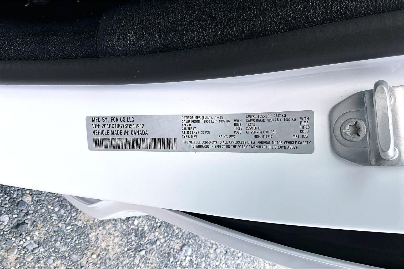 Used 2025 Chrysler Pacifica Select FWD image 34