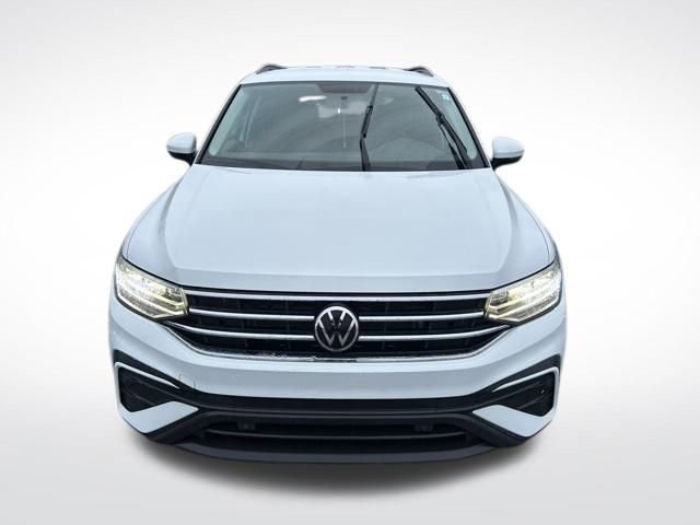 Used 2022 Volkswagen Tiguan S image 2