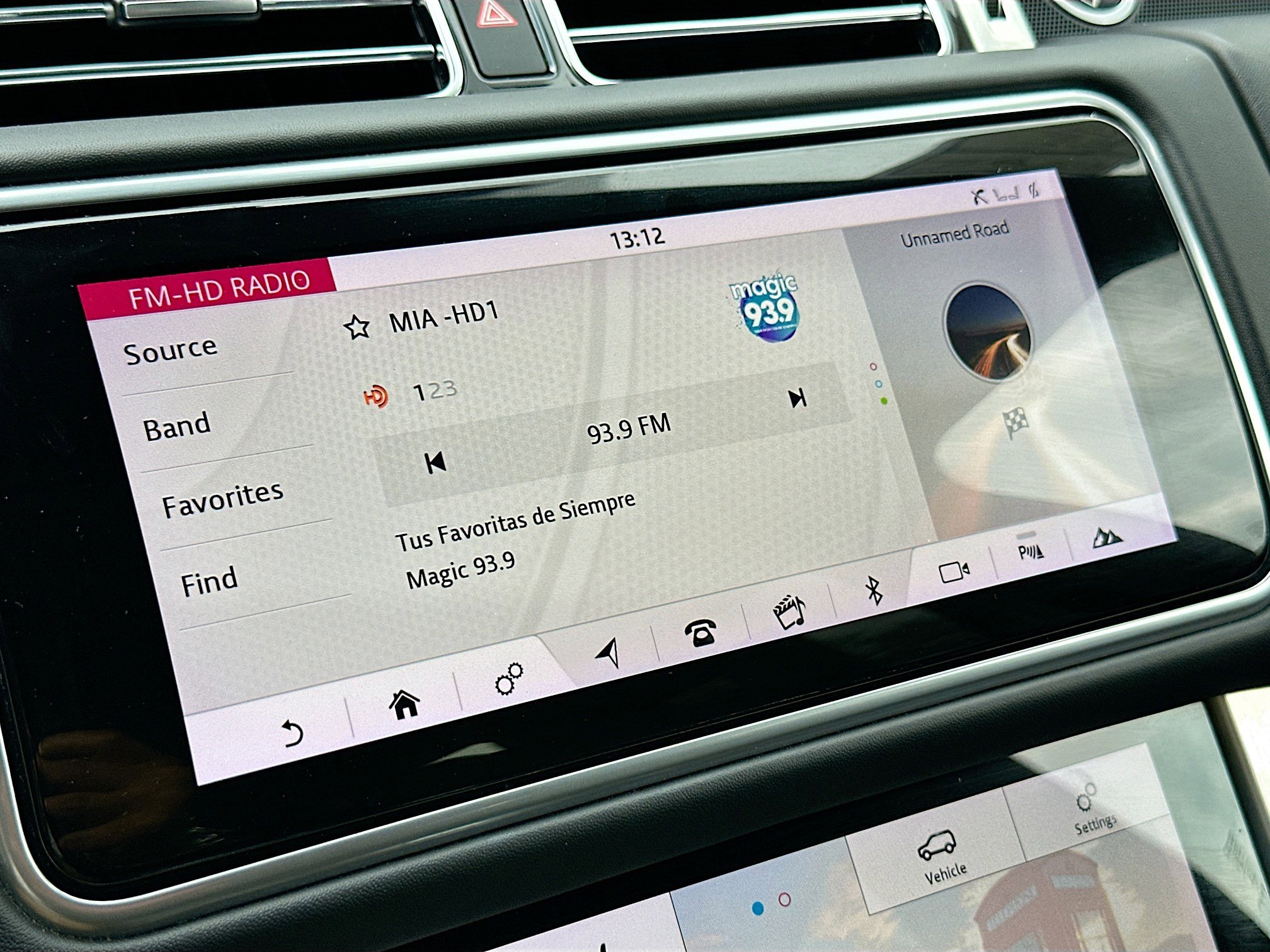 Used 2020 Land Rover Range Rover Long Wheelbase HSE image 14