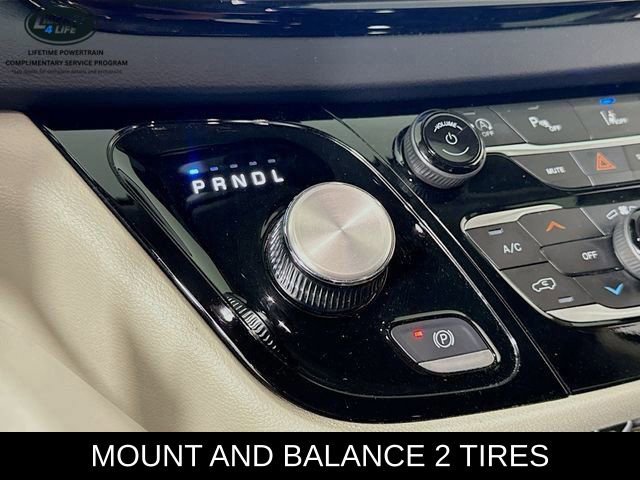 Used 2023 Chrysler Pacifica Touring-L image 16