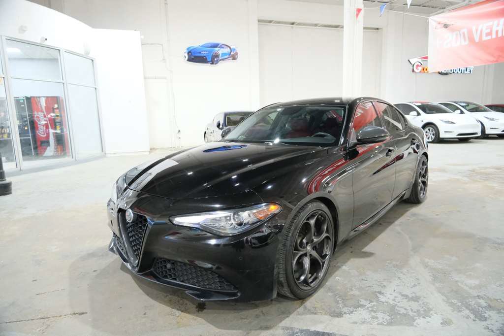 Used 2018 Alfa Romeo Giulia Ti w/ Nero Edizione RWD image 4