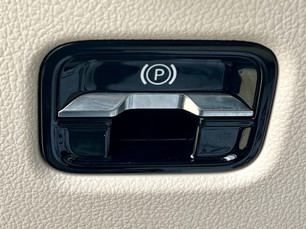 Certified 2022 Mercedes-Benz C 300 4MATIC Sedan image 25