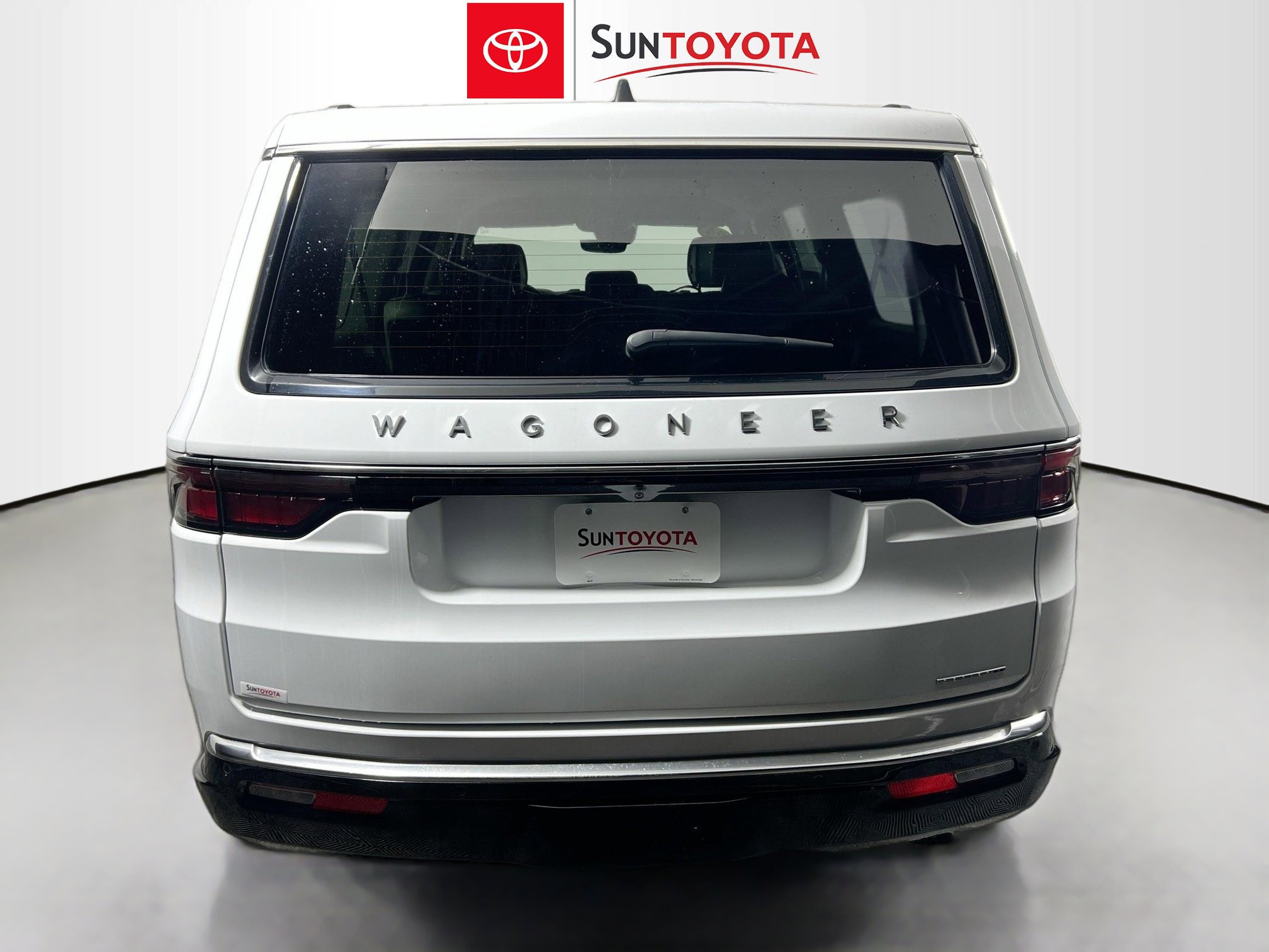 Used 2024 Jeep Wagoneer L Series II image 5