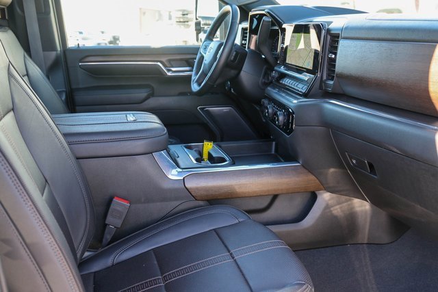 Used 2024 Chevrolet Silverado 3500 High Country w/ Technology Package image 20