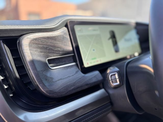 Used 2024 Rivian R1S Adventure image 15
