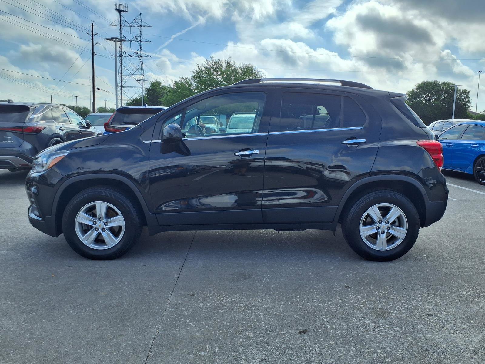 Used 2019 Chevrolet Trax LT w/ LT Convenience Package image 22
