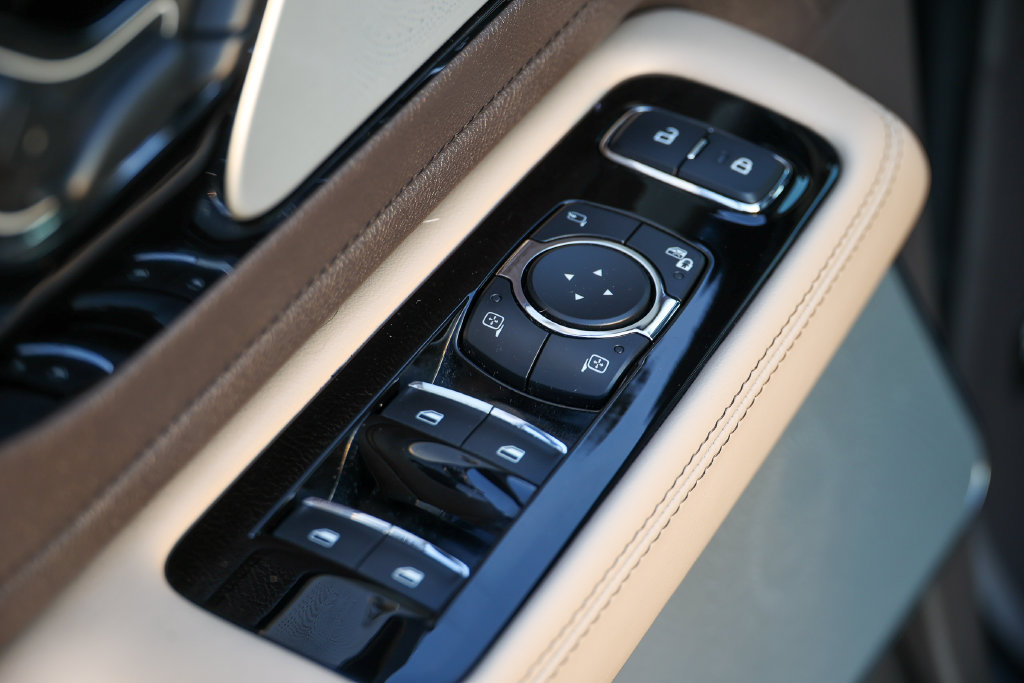 Used 2022 Lincoln Aviator Reserve w/ Equipment Group 201A AWD/4WD image 6