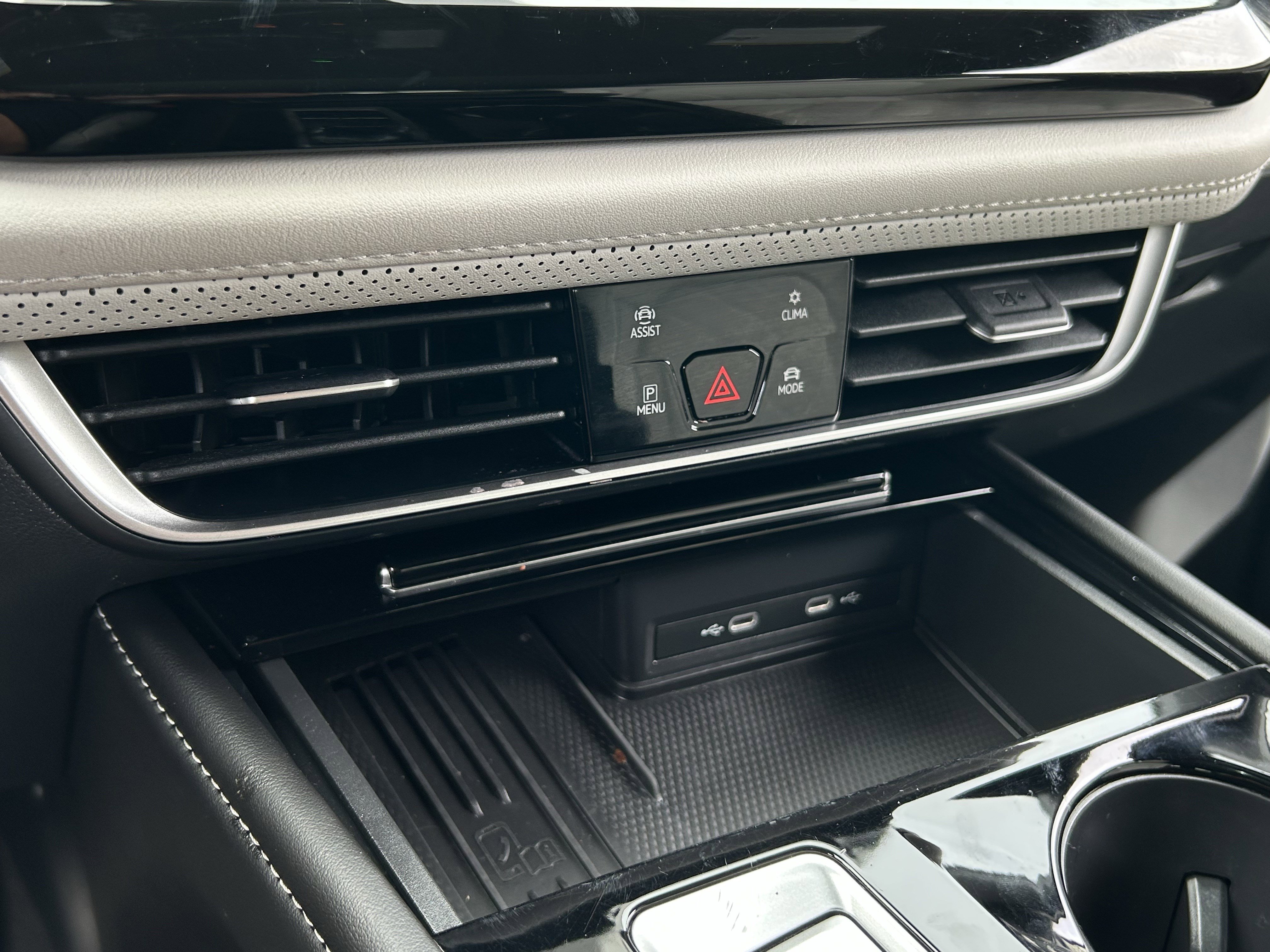 Used 2025 Volkswagen Atlas Cross Sport SEL Premium R-Line AWD/4WD image 23