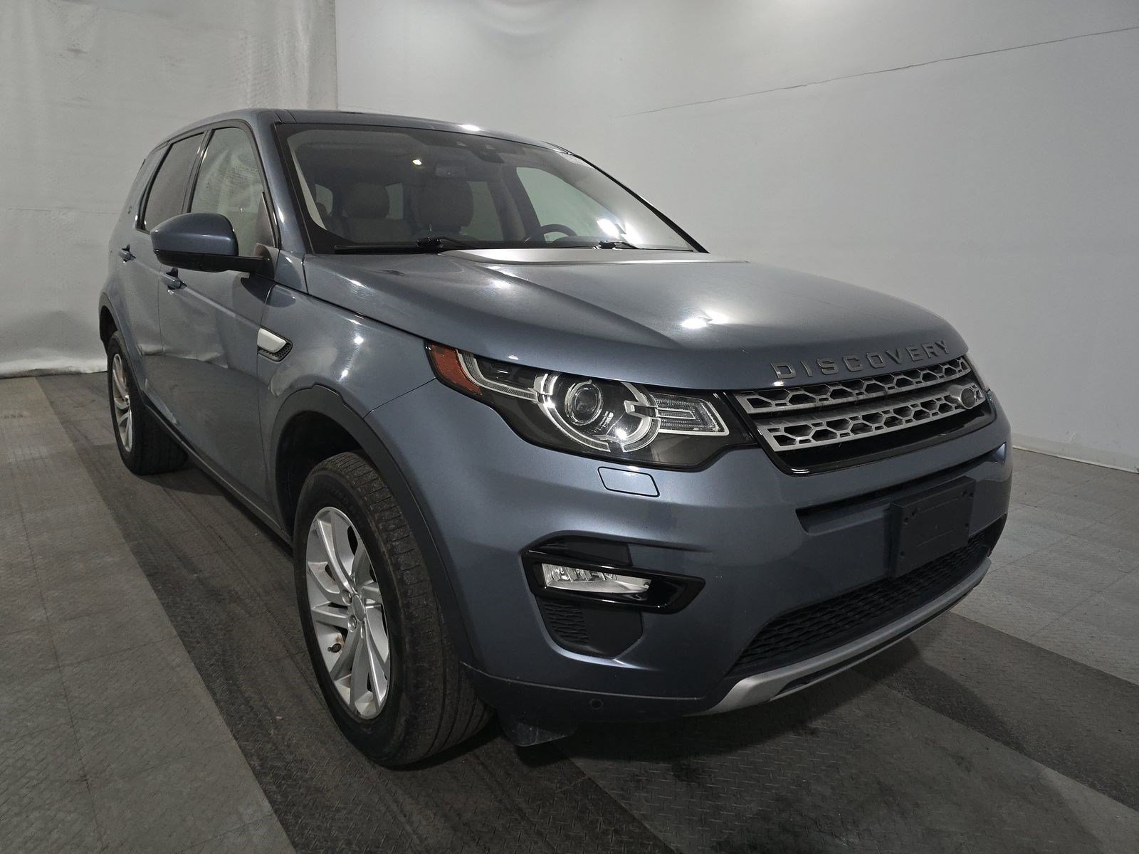 Used 2019 Land Rover Discovery Sport HSE AWD/4WD image 4