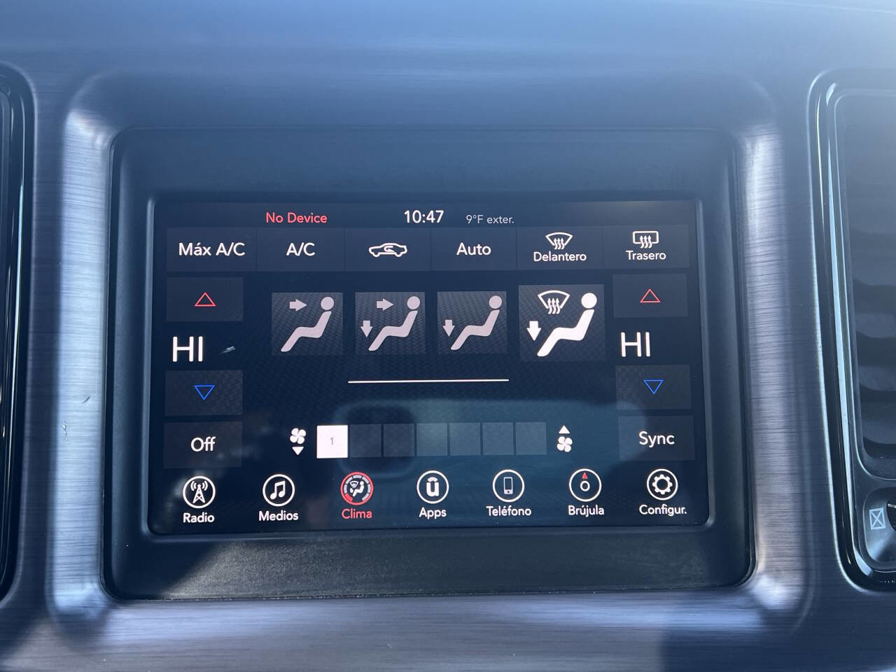 Used 2018 Dodge Challenger SXT image 27