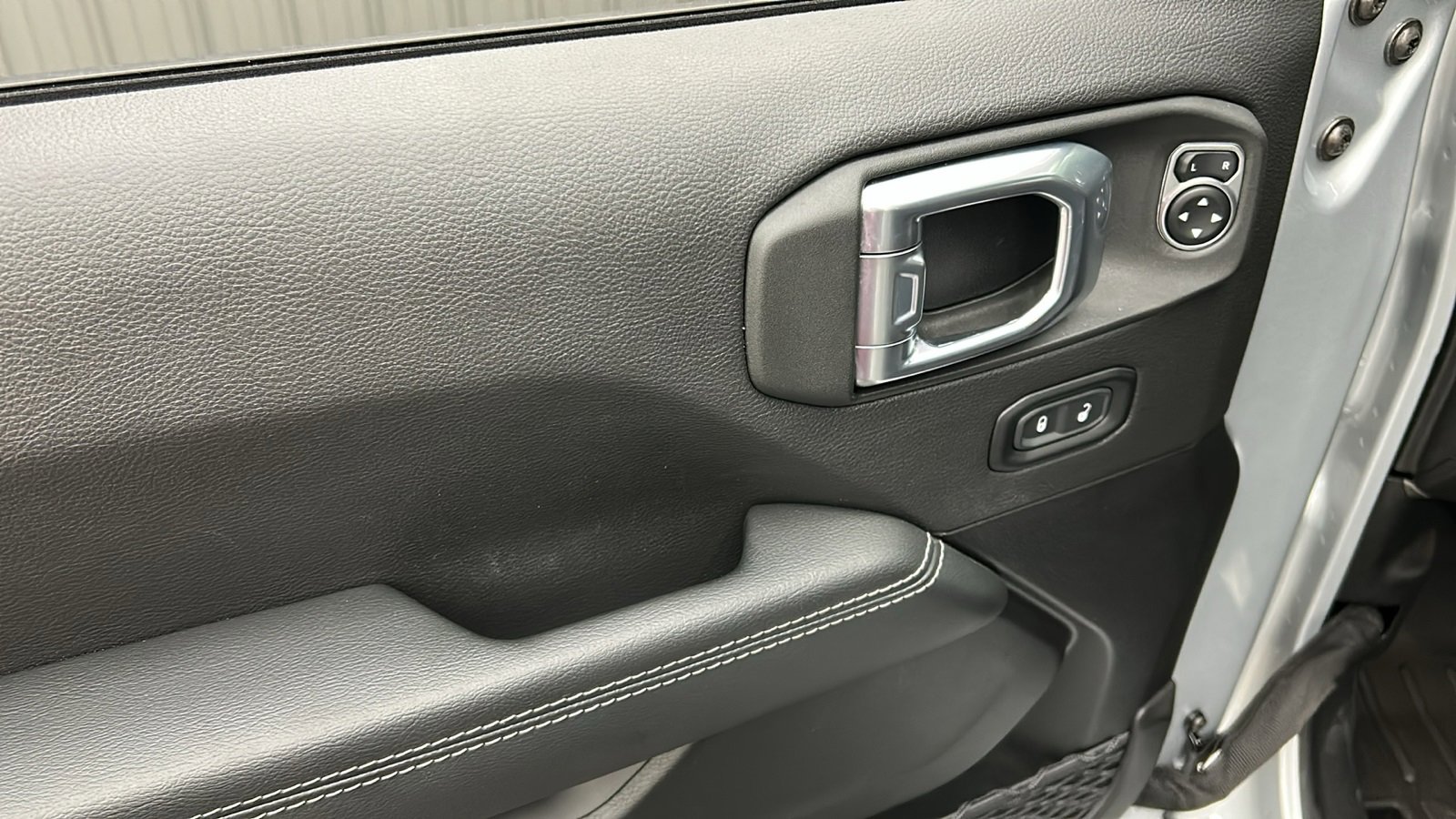 Used 2023 Jeep Wrangler Unlimited Sahara w/ Cold Weather Group image 31