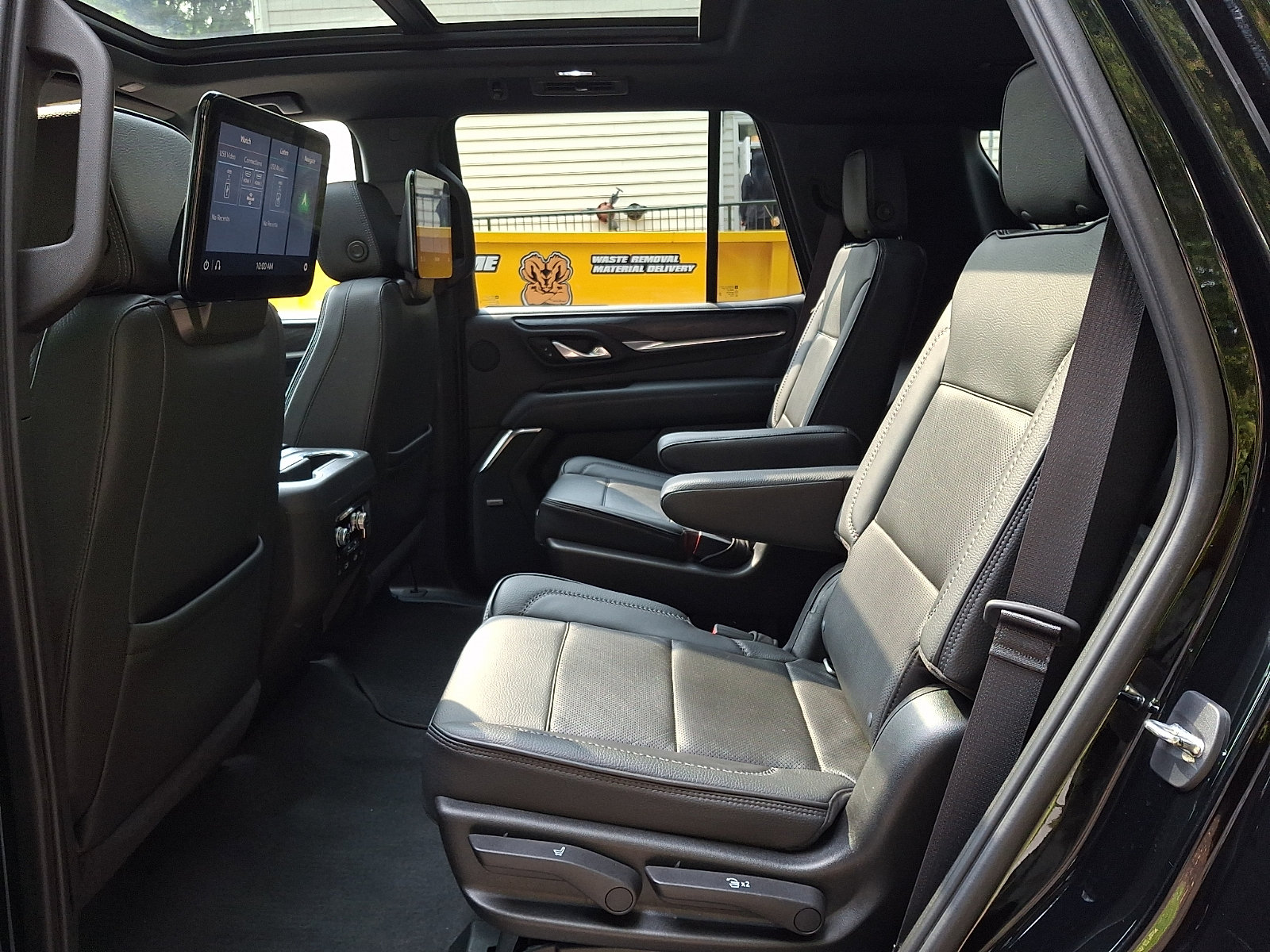 Used 2021 GMC Yukon Denali w/ Denali Premium Package AWD/4WD image 11