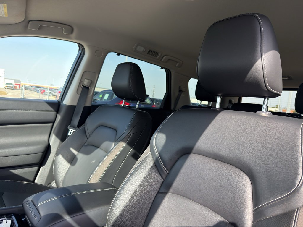 Certified 2023 Nissan Pathfinder SL w/ Lighting Package (N92) image 27