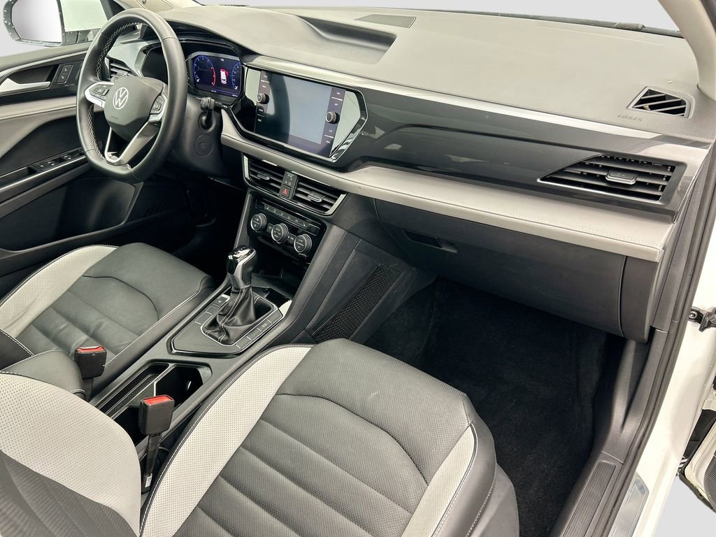 Used 2022 Volkswagen Taos SEL image 16