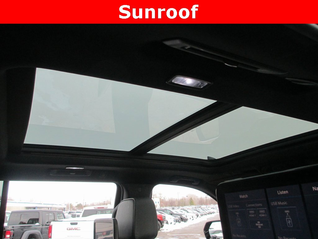 Used 2021 GMC Yukon Denali w/ Denali Premium Package image 16