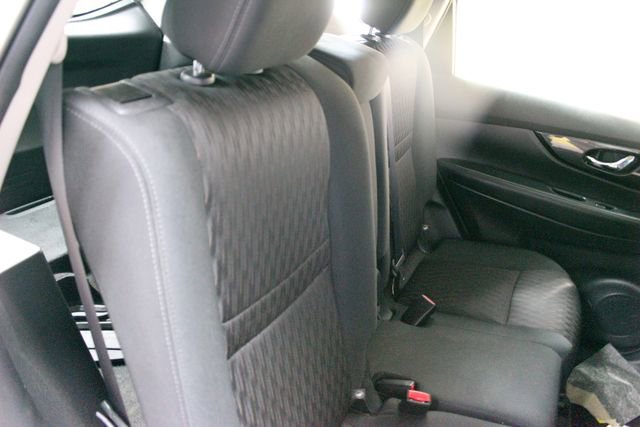Used 2017 Nissan Rogue S FWD image 9
