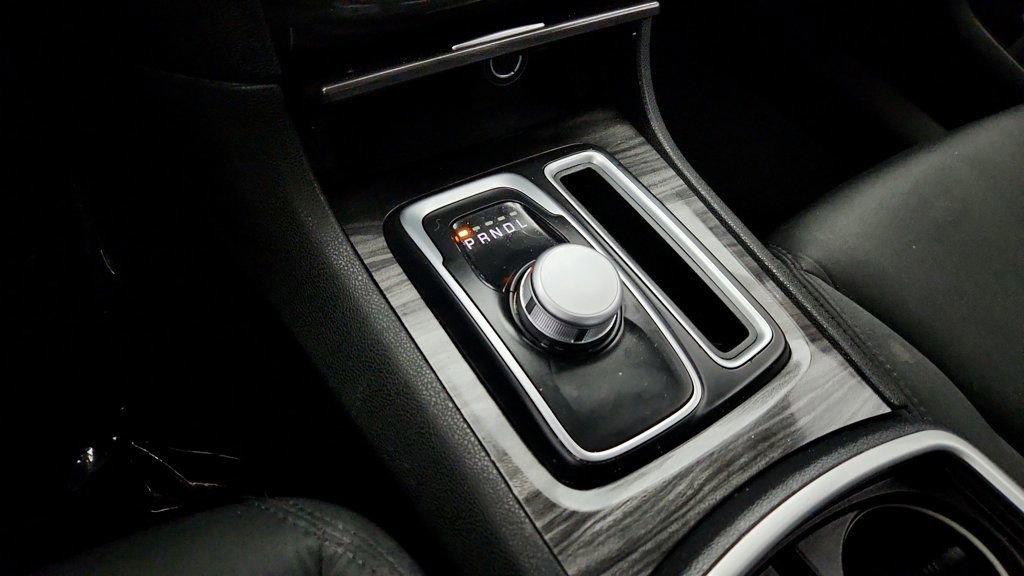 Used 2021 Chrysler 300 Touring w/ Chrome Appearance Package image 15